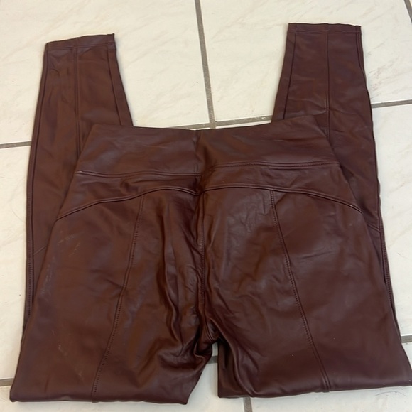 Rock & Republic™,Faux Leather Leggings in Wine,Fever Pull-On, All 5-Stars,Size S - Picture 5 of 11